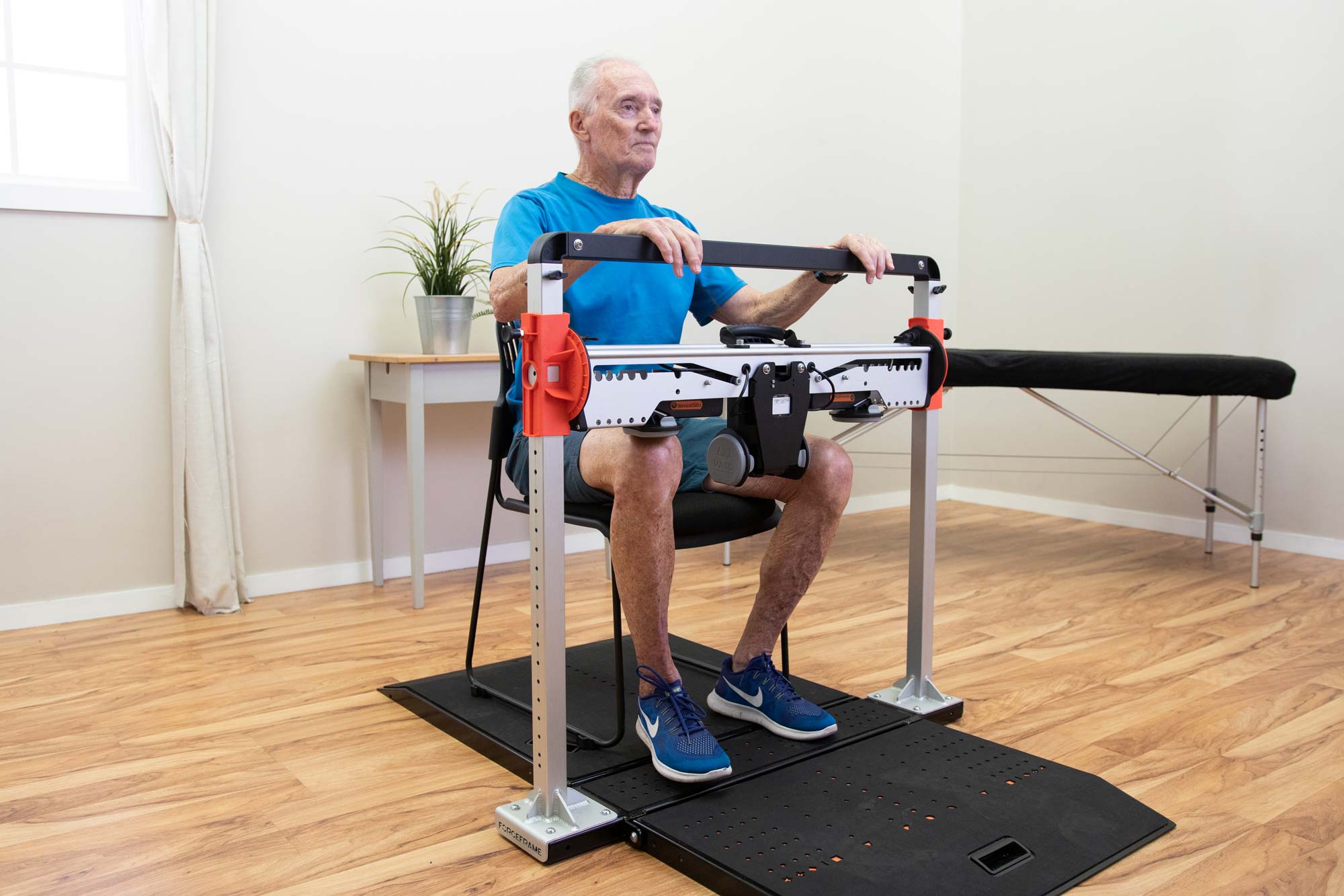 ForceFrame Kraftanalyse bei älterem Patienten in Rheinfelden